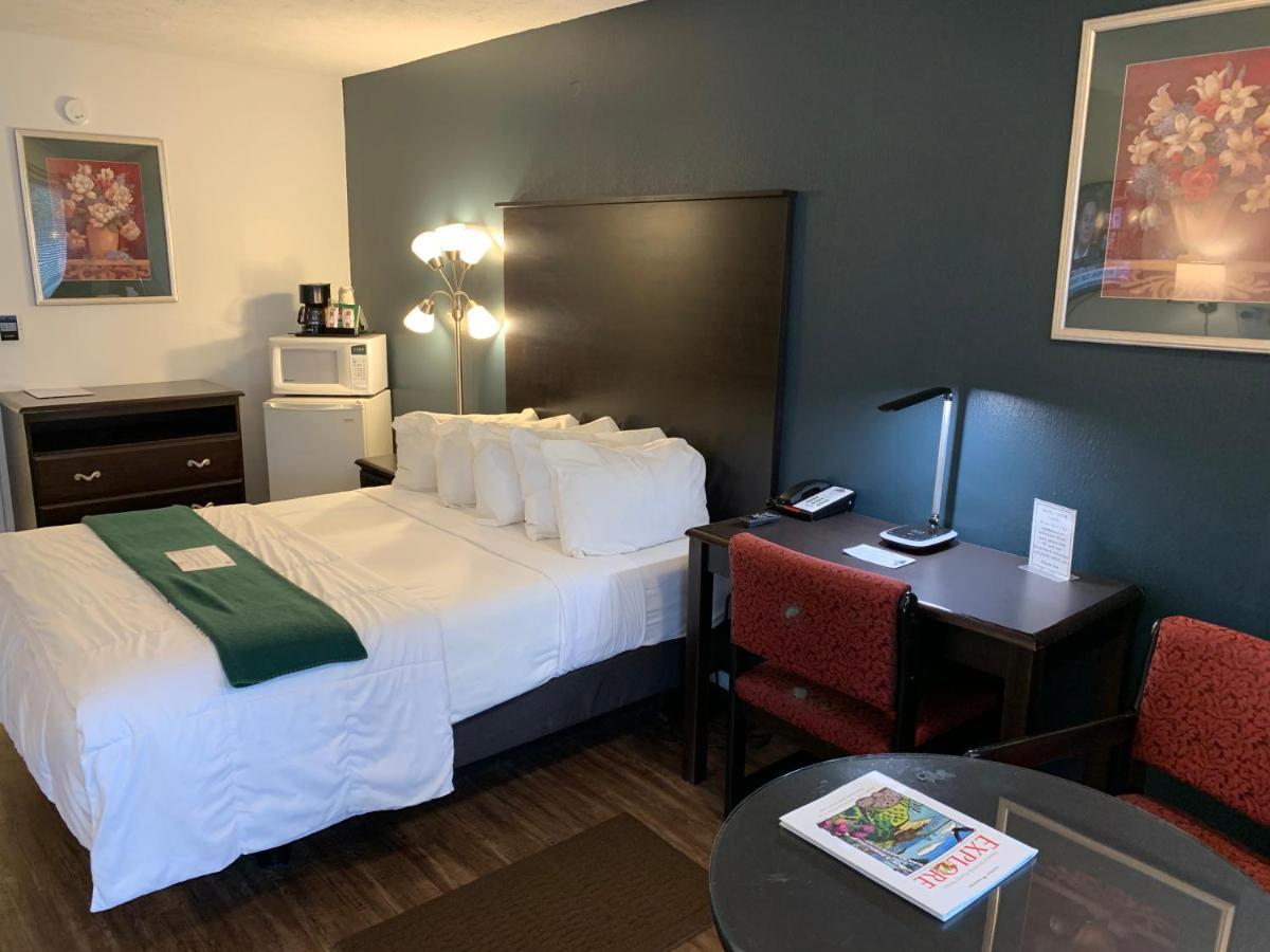 Baymont By Wyndham Petoskey Motel Dış mekan fotoğraf