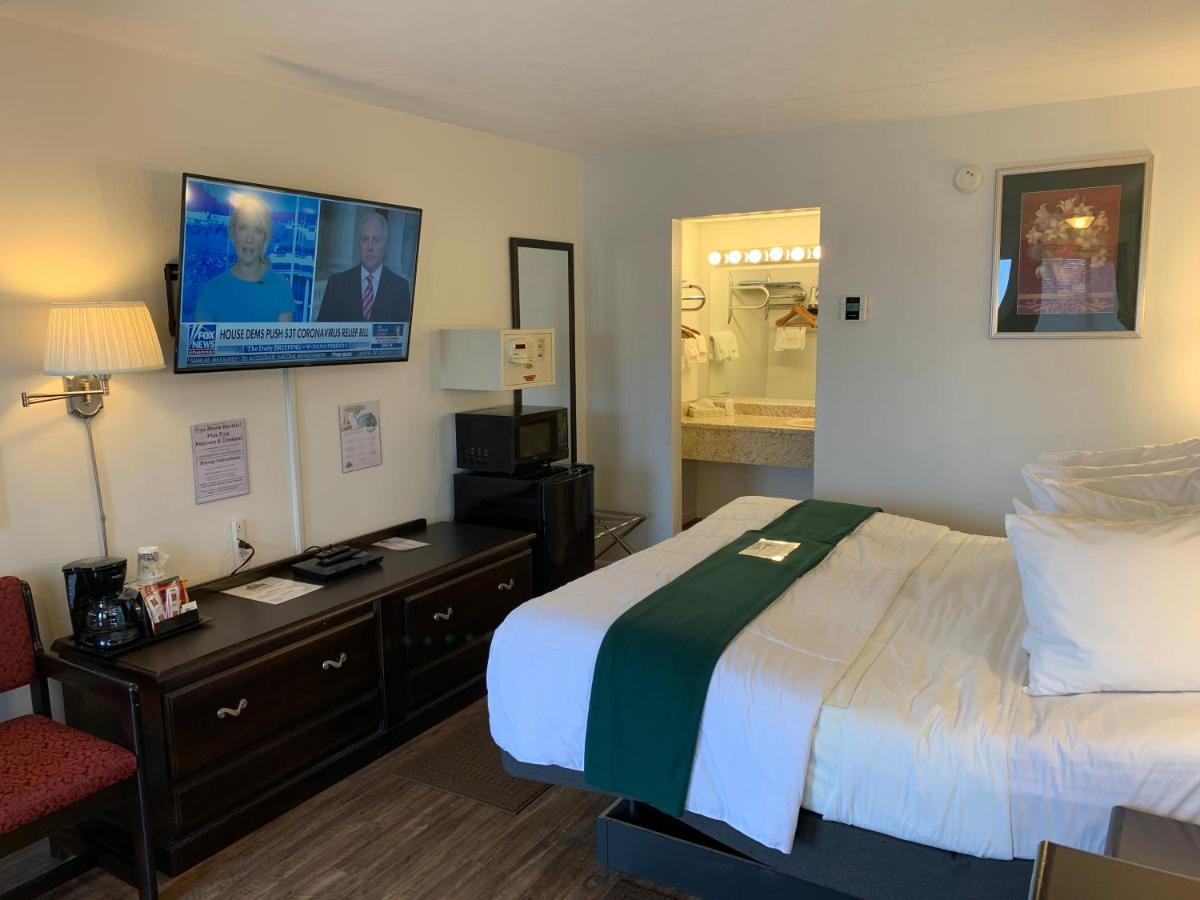 Baymont By Wyndham Petoskey Motel Dış mekan fotoğraf